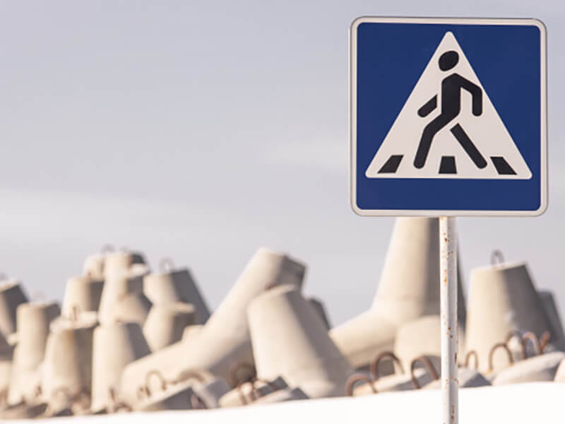 Фото с дорожным знаком